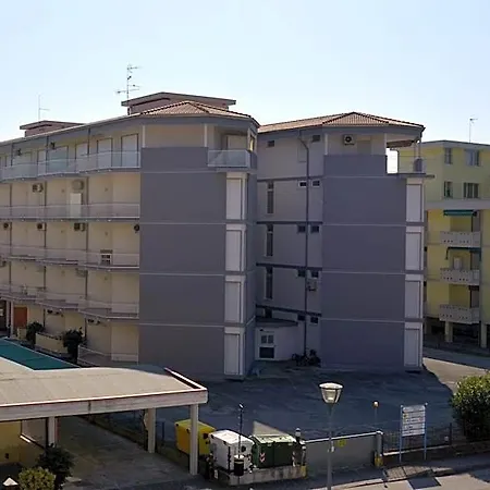 Hotel Renewed Flat With Ac And Lift For 6 People By Beahost Bibione